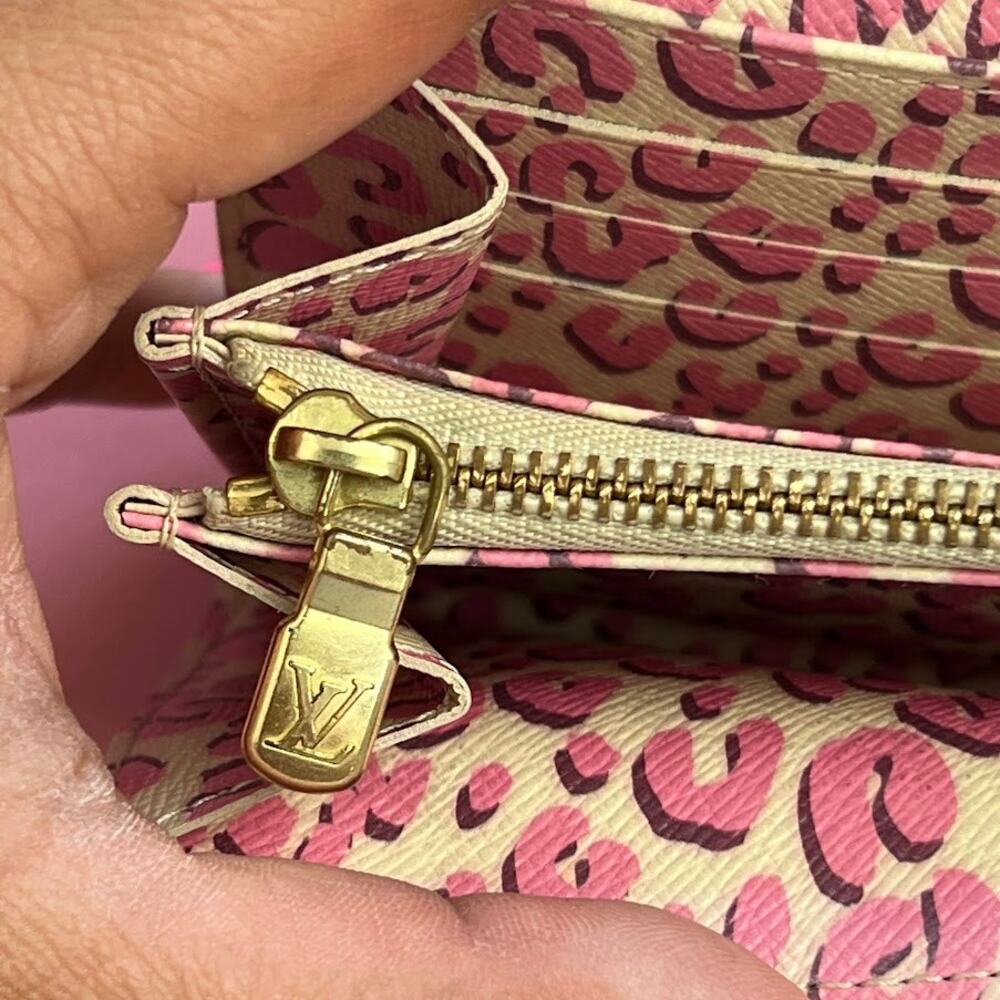 Louis Vuitton Monogram Sarah Long Wallet in Leopard Blanc Coral Limited Edition - Picture 13 of 16